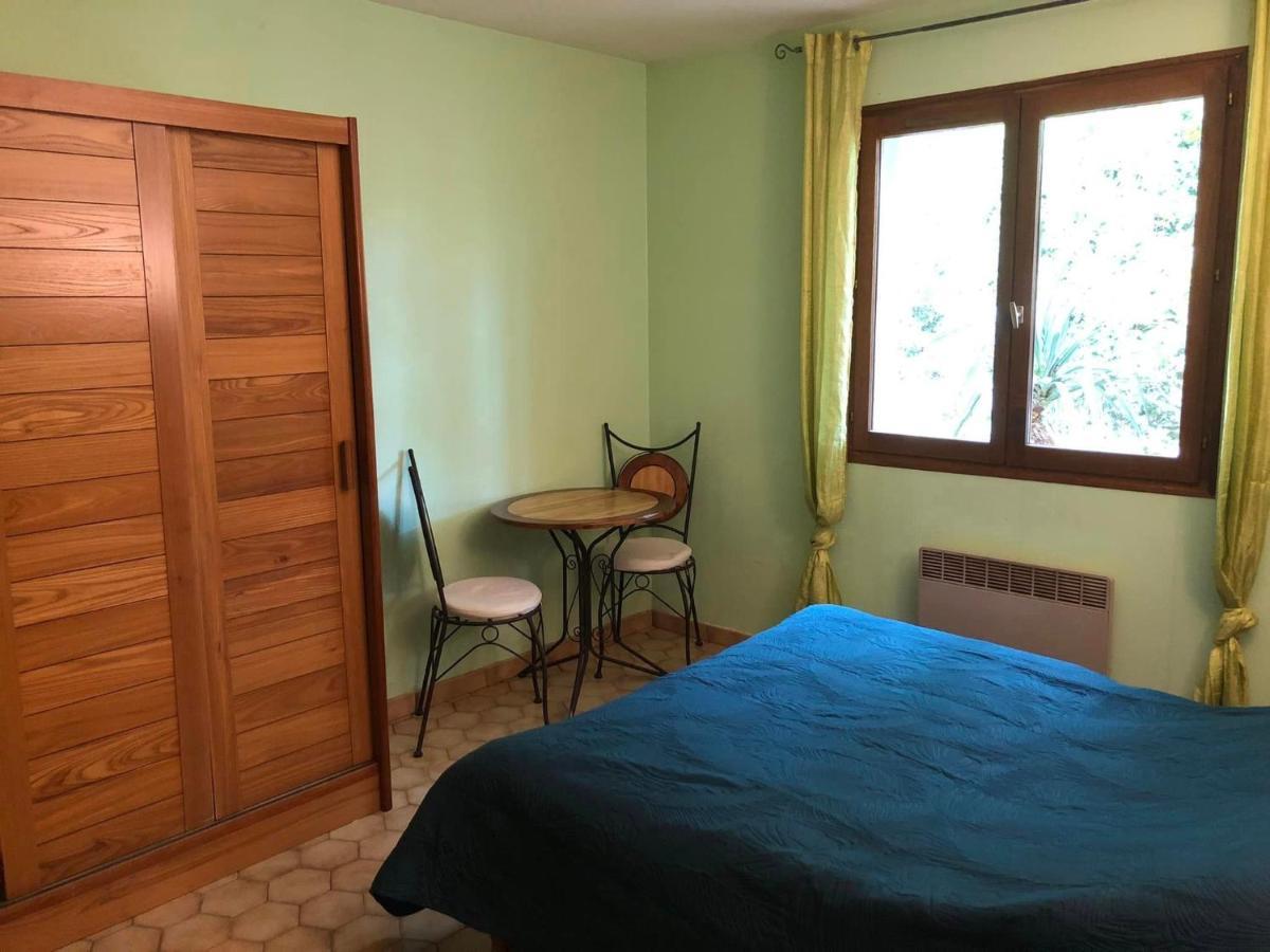 Hôtel Les Persèdes Lavilledieu  Esterno foto