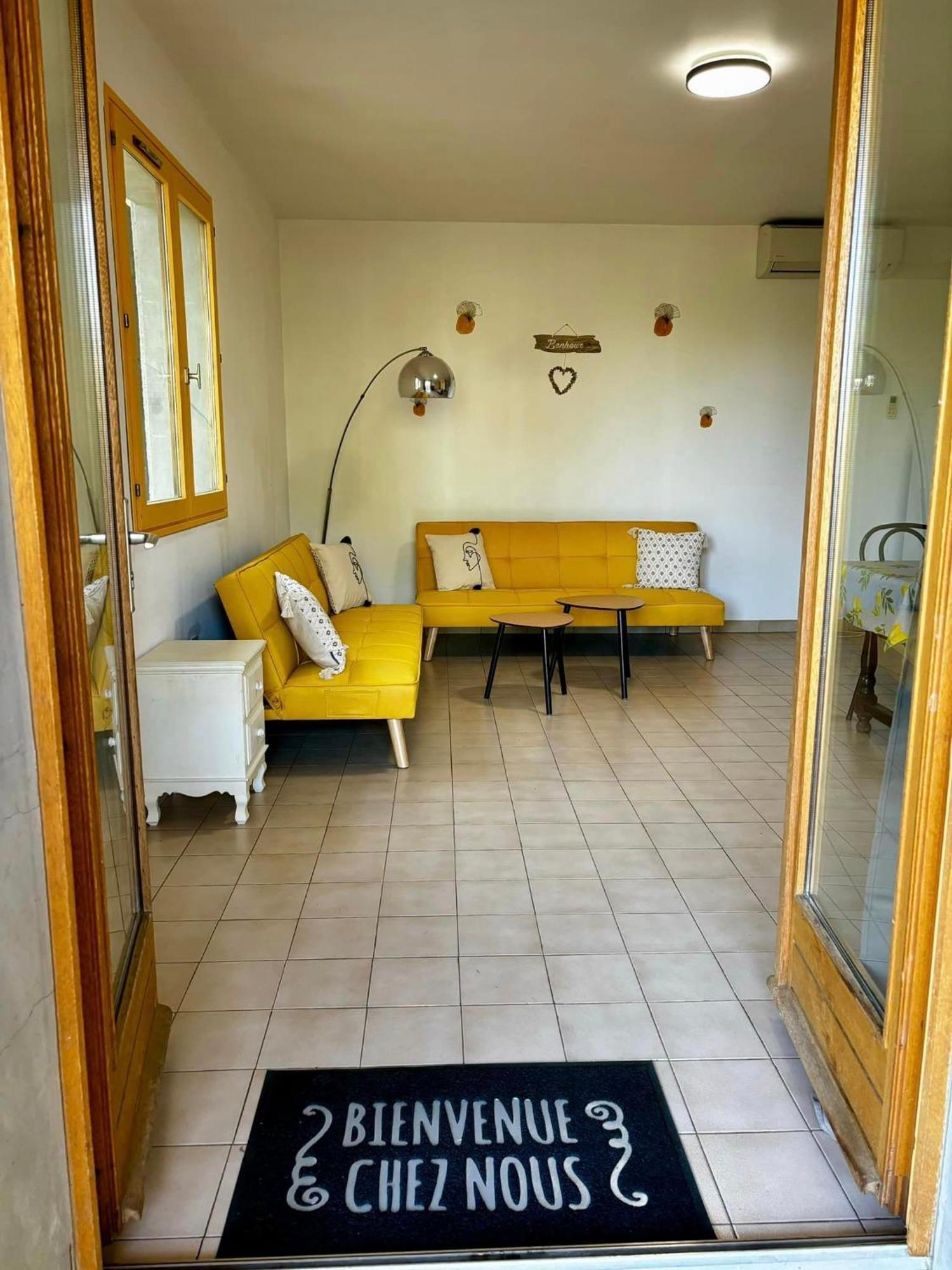 Hôtel Les Persèdes Lavilledieu  Esterno foto