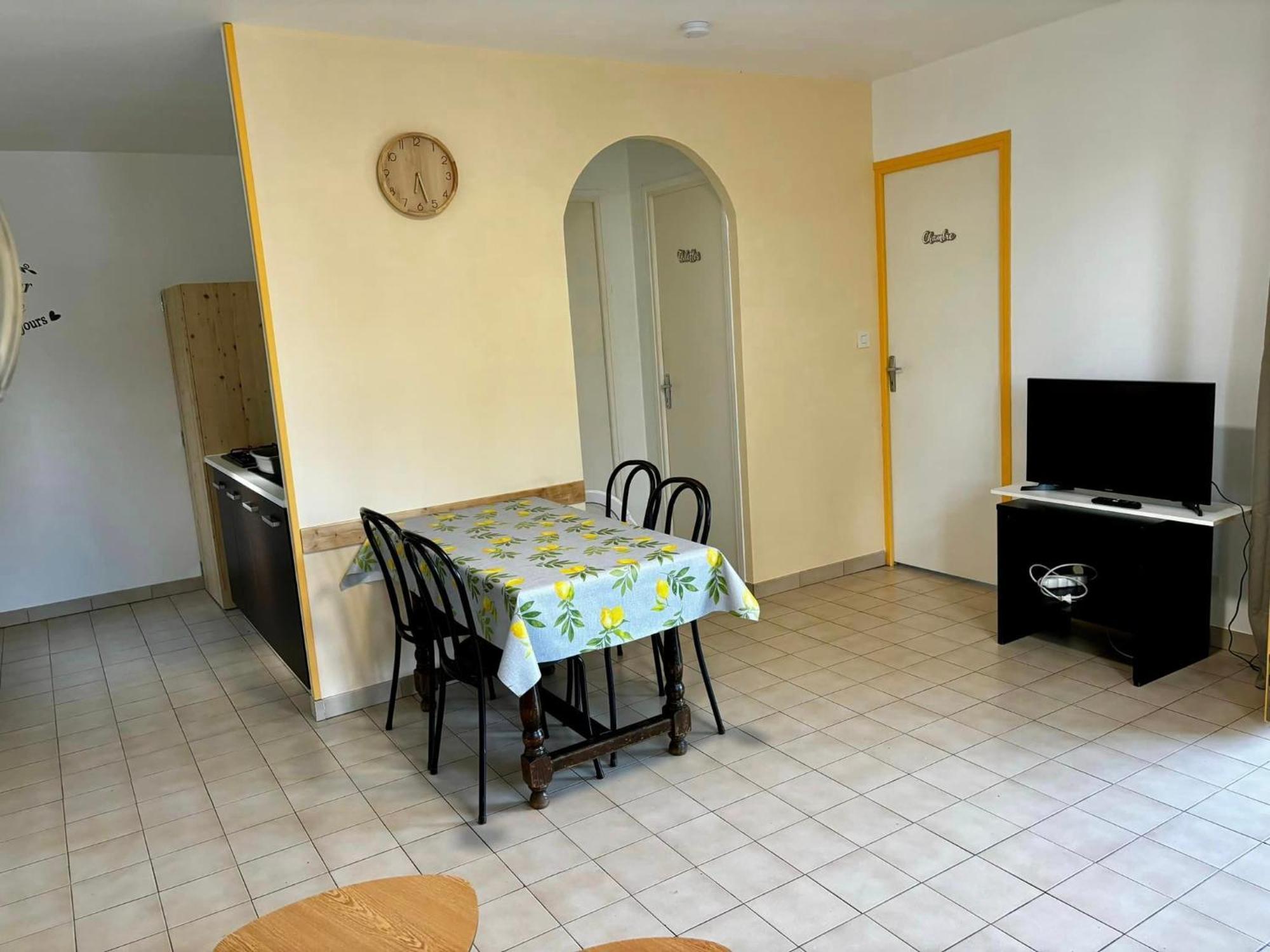 Hôtel Les Persèdes Lavilledieu  Esterno foto