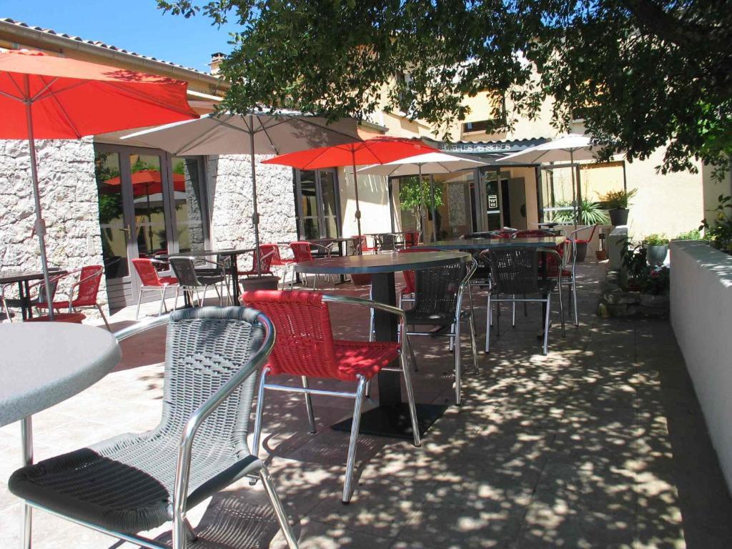 Hôtel Les Persèdes Lavilledieu  Esterno foto