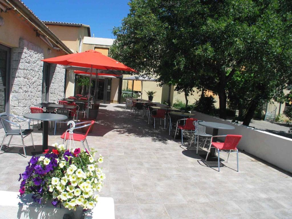 Hôtel Les Persèdes Lavilledieu  Esterno foto